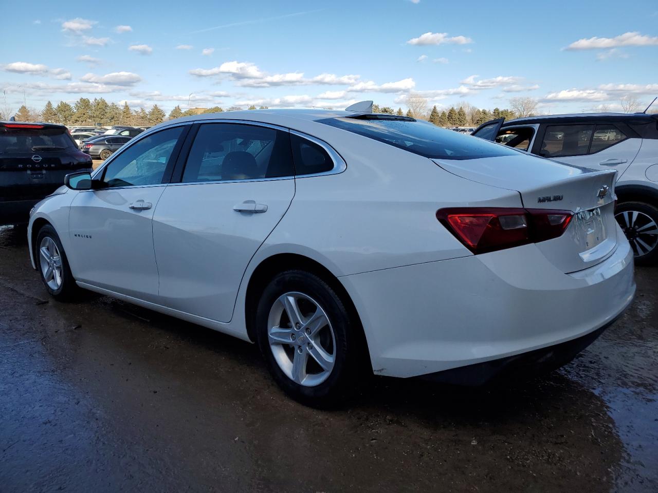 2023 Chevrolet Malibu - Image 2