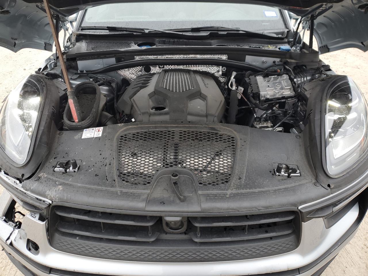 2024 Porsche Macan - Image 12