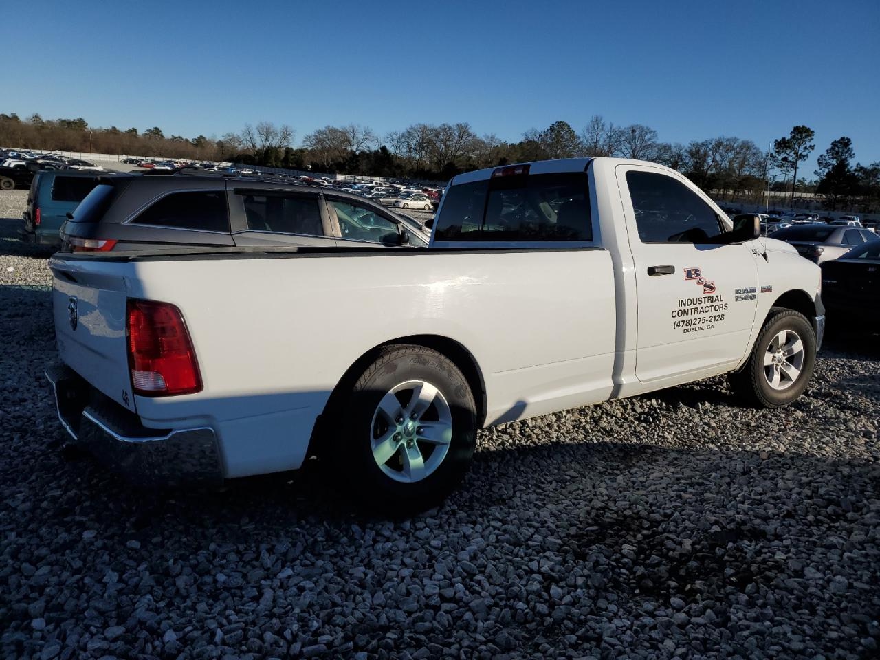 2016 RAM 1500 - Image 3