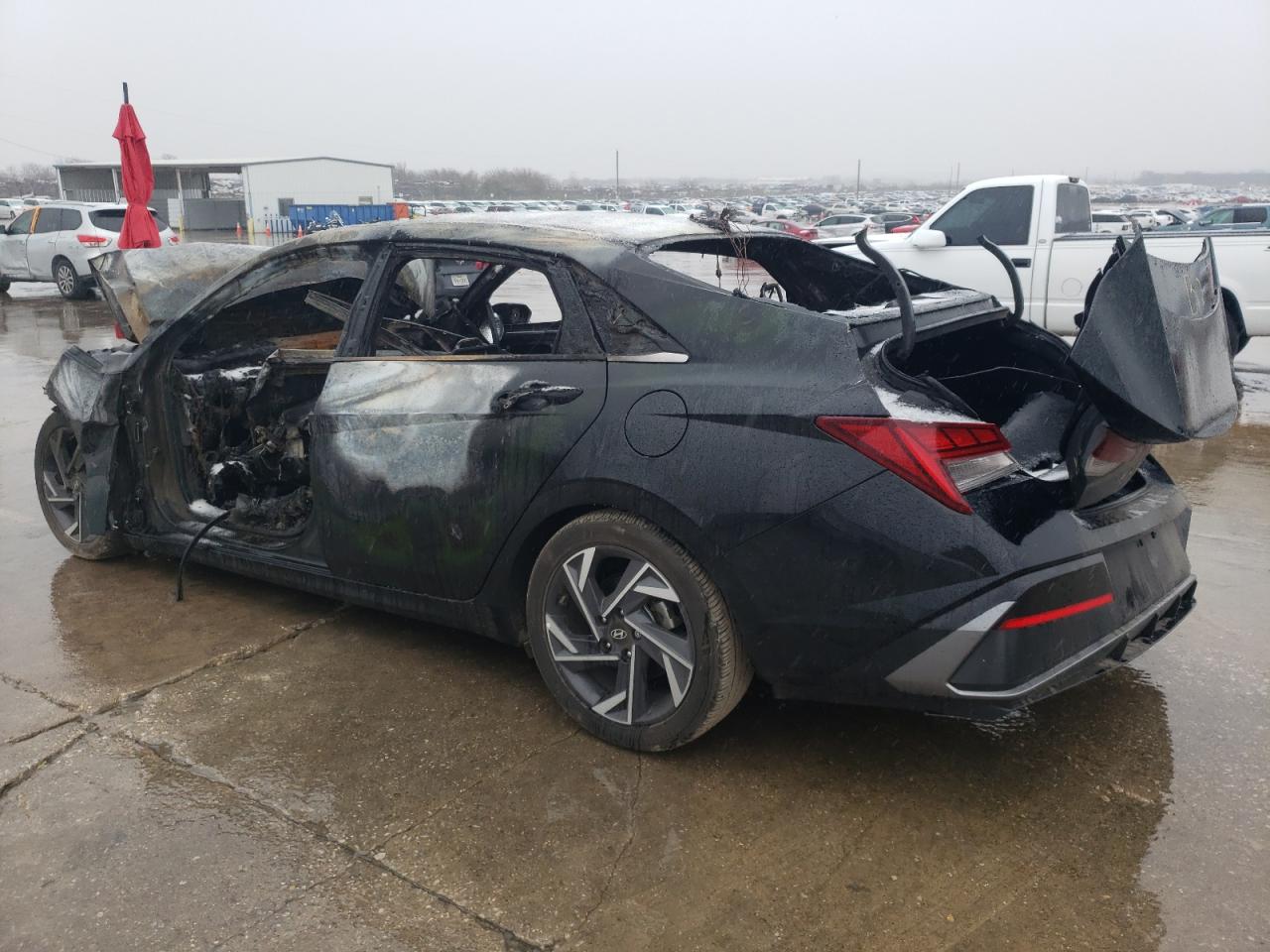 2024 Hyundai Elantra - Image 2