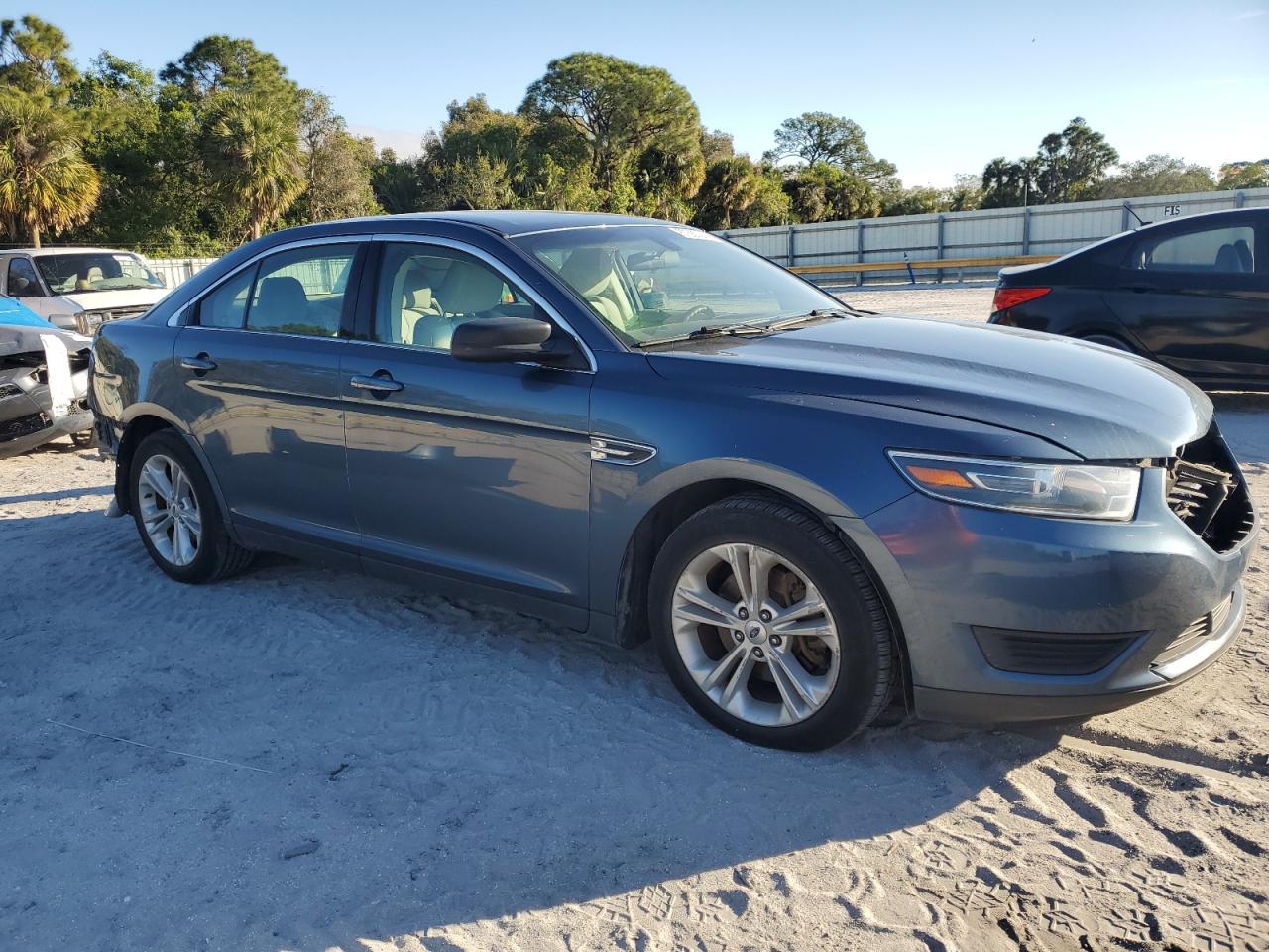 VIN 1FAHP2D89KG109714 2019 FORD TAURUS no.4