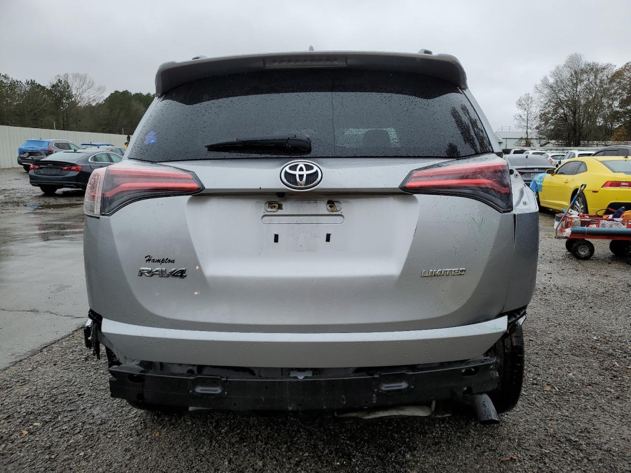 2017 Toyota RAV 4 - Image 6