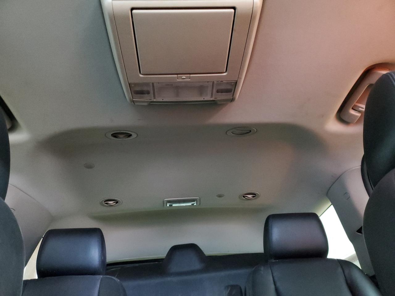 2011 GMC Yukon - Image 10