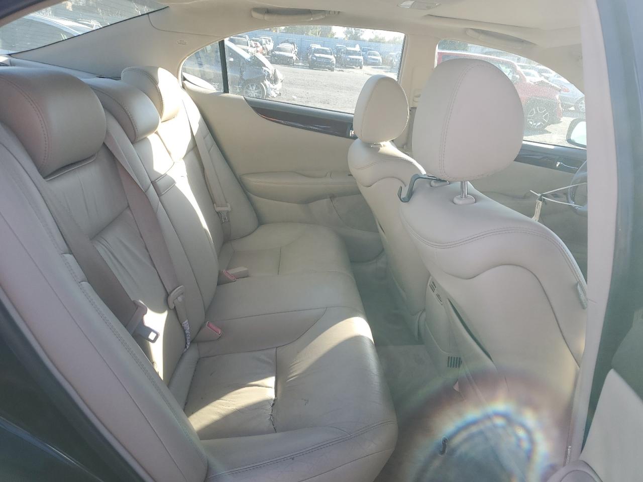 2004 Lexus ES - Image 10