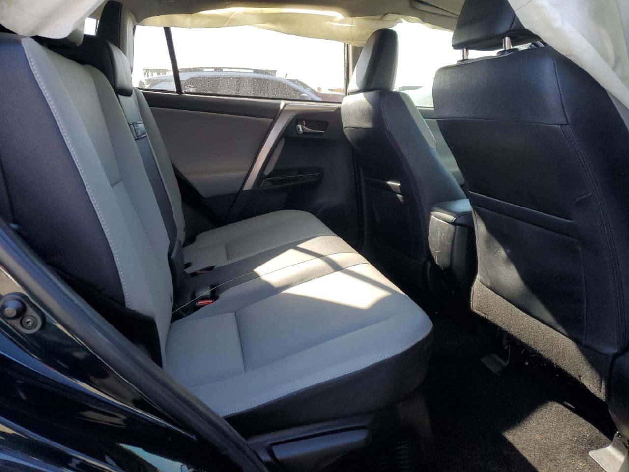 2018 Toyota RAV 4 - Image 10