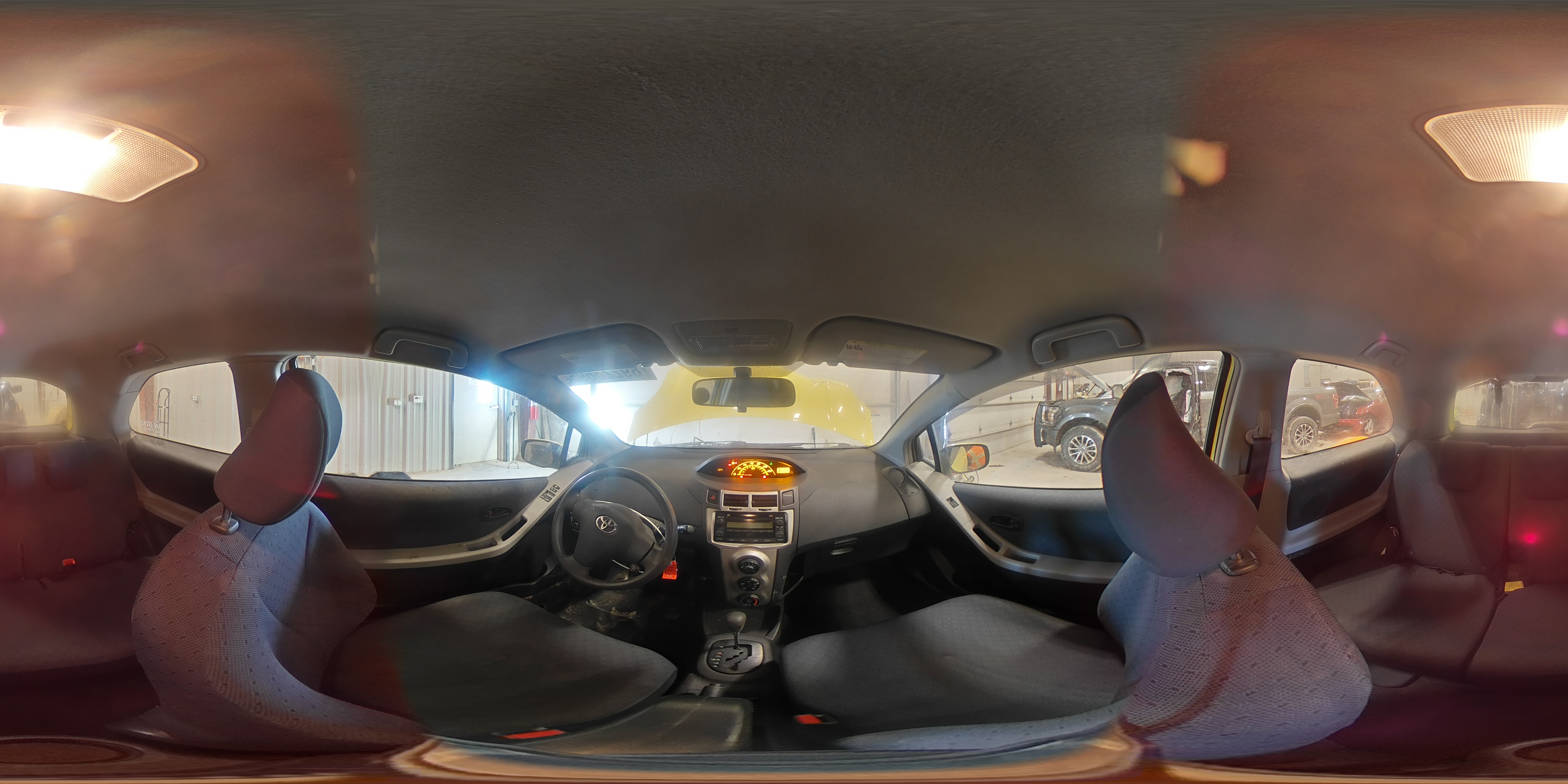 2010 Toyota Yaris - Image 13