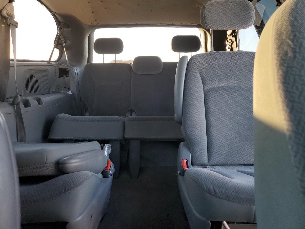 2006 Dodge Caravan - Image 10