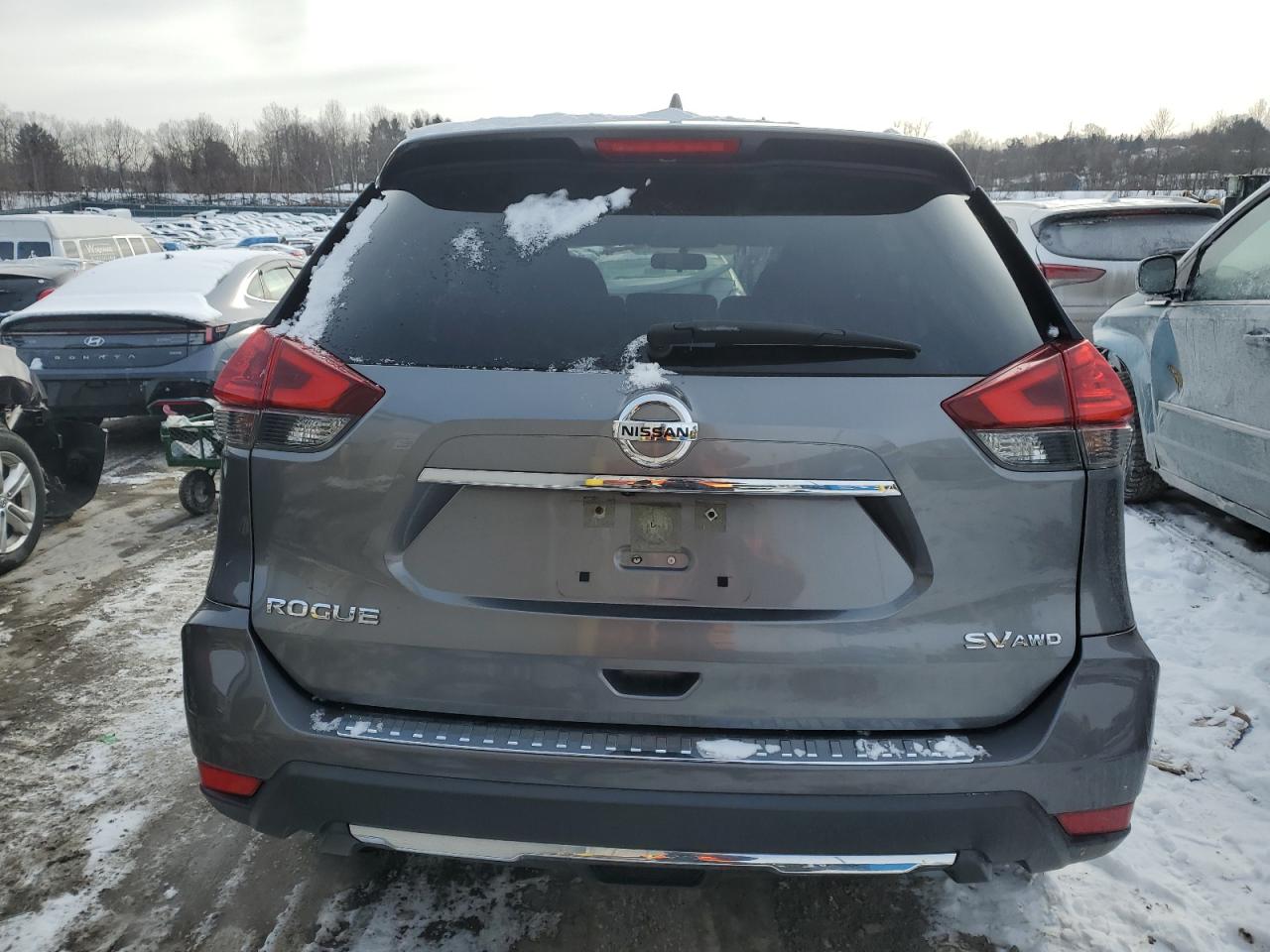 2017 Nissan Rogue - Image 6