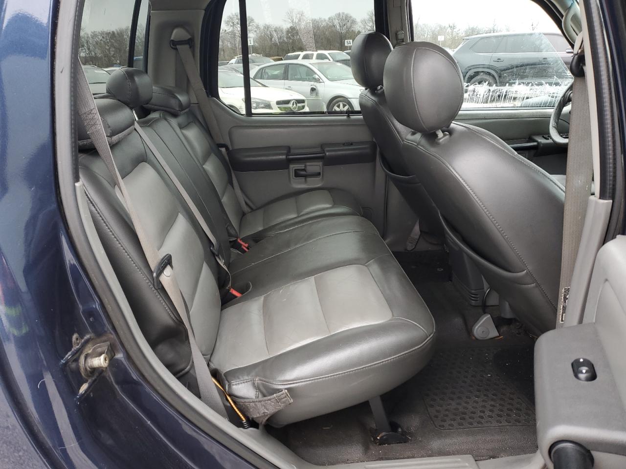 2003 Ford Explorer - Image 10