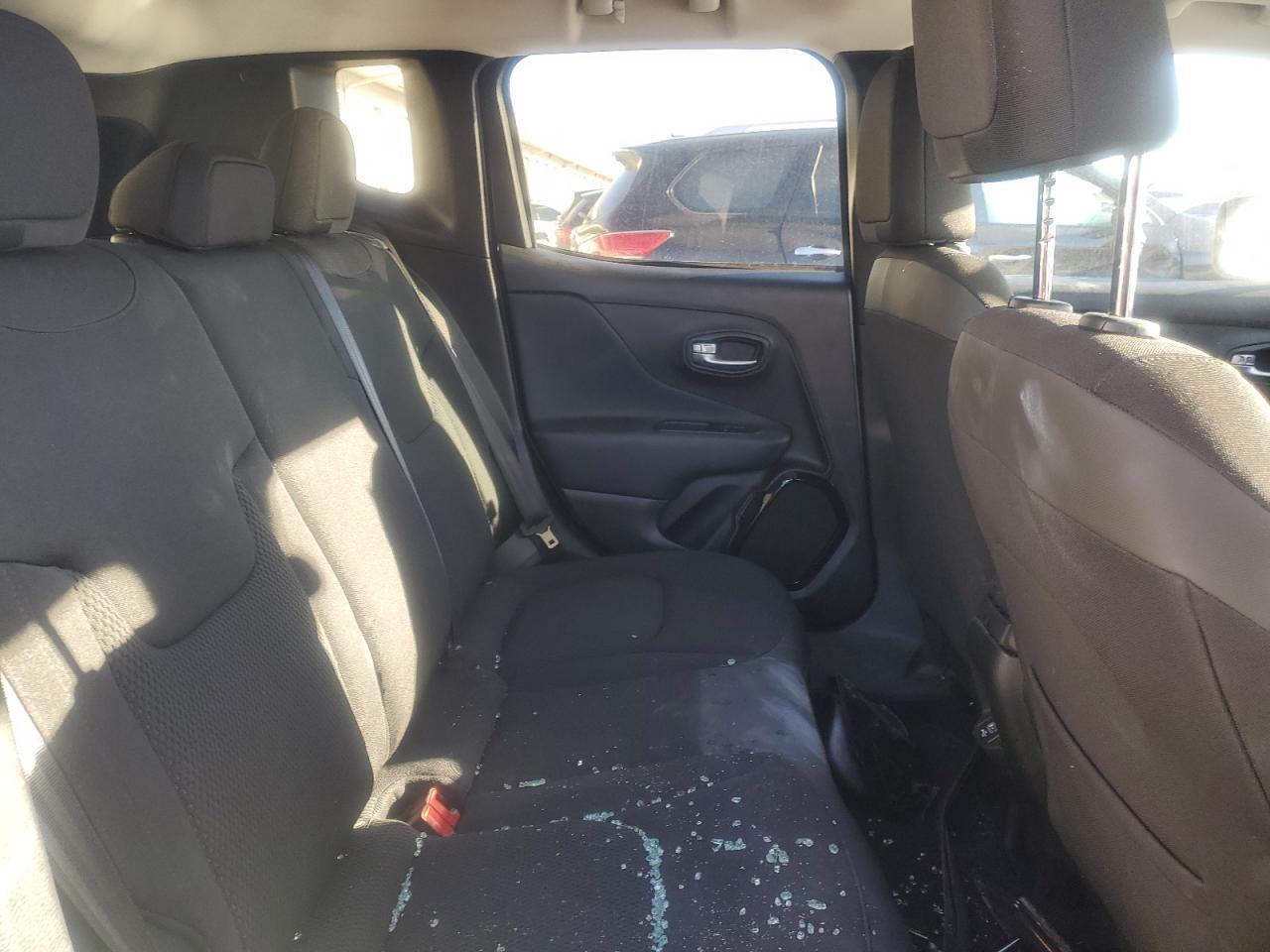 2018 Jeep Renegade - Image 10