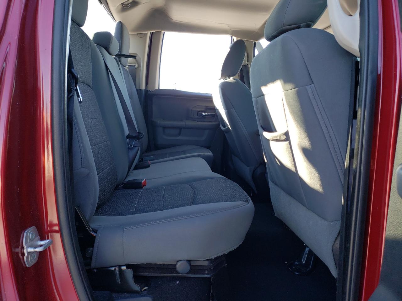 2015 RAM 1500 - Image 10