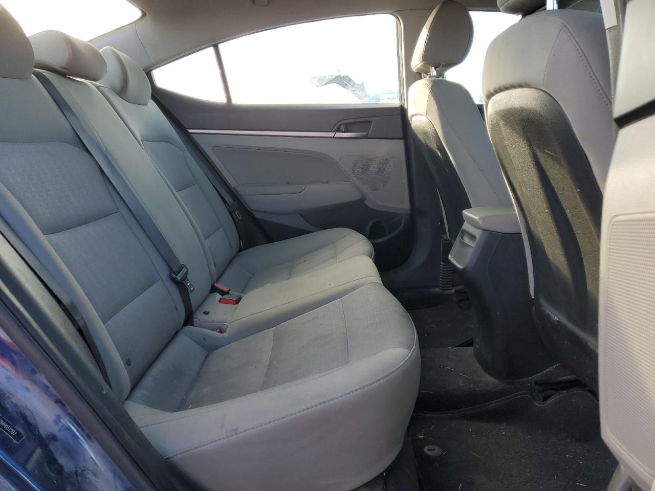 2017 Hyundai Elantra - Image 10