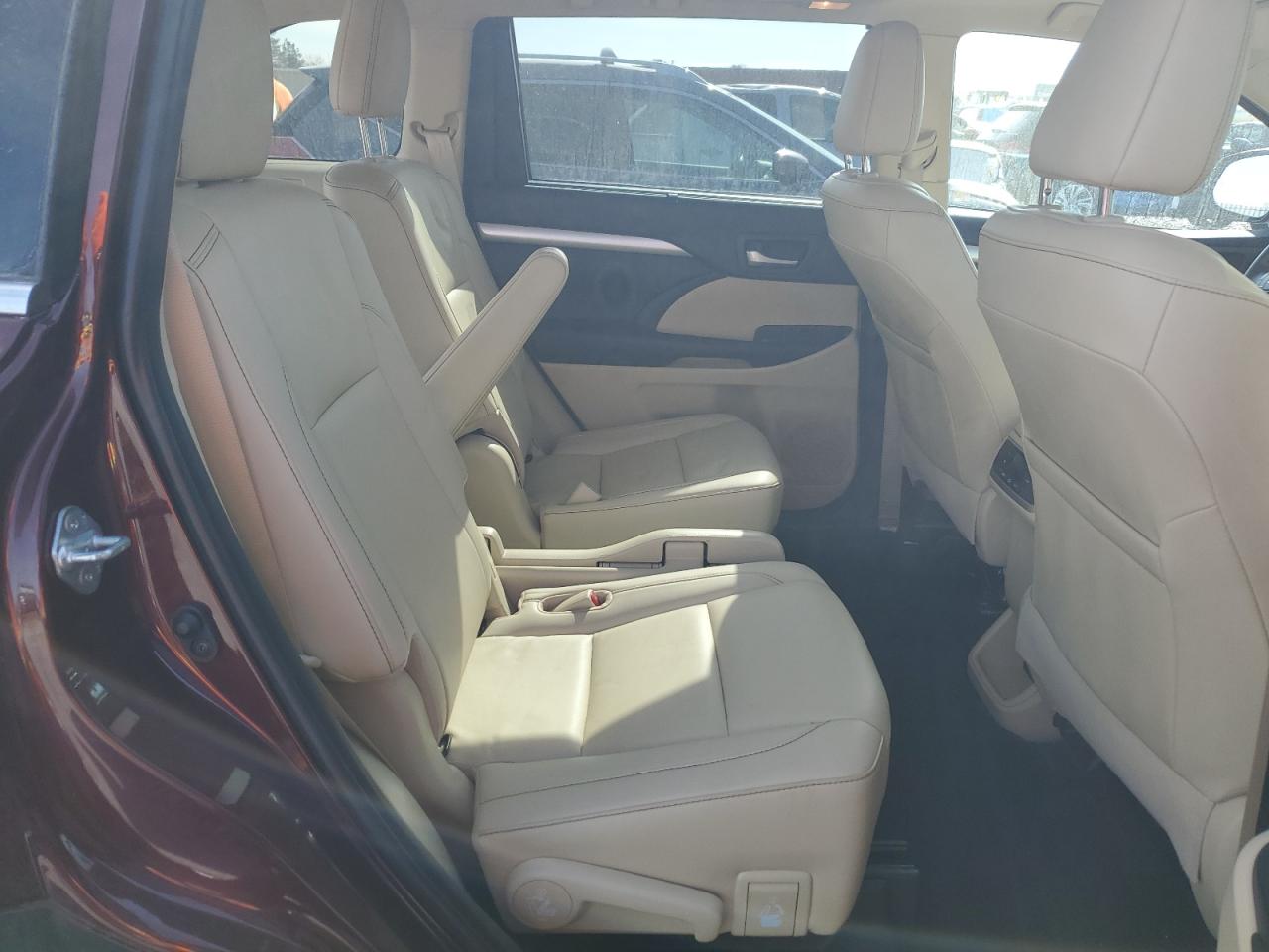 2019 Toyota Highlander - Image 10