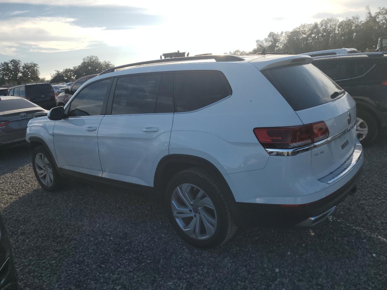 2021 Volkswagen Atlas - Image 2