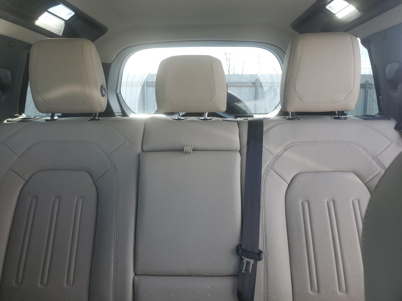 2021 Land Rover Defender - Image 10