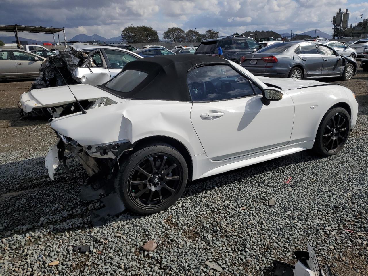 2017 Fiat 124 Spider - Image 3