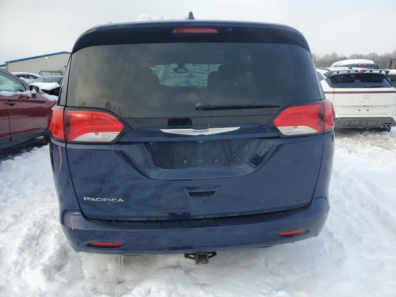 2017 Chrysler Pacifica - Image 6