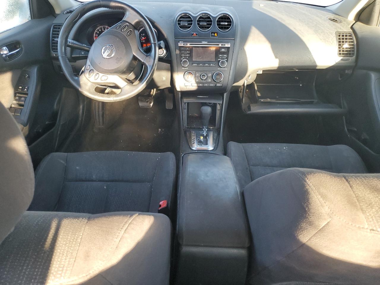 2010 Nissan Altima - Image 8