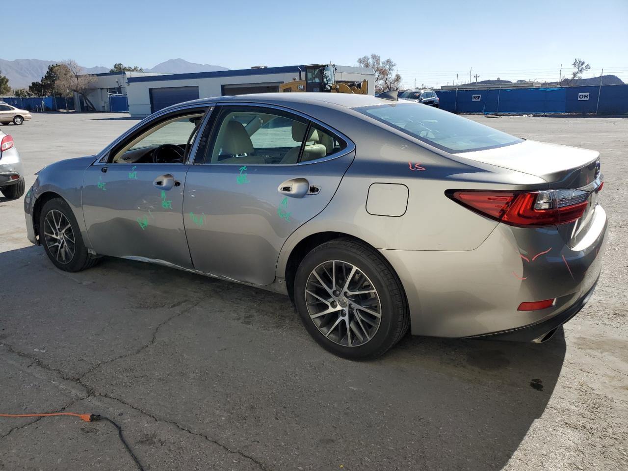 2016 Lexus ES - Image 2