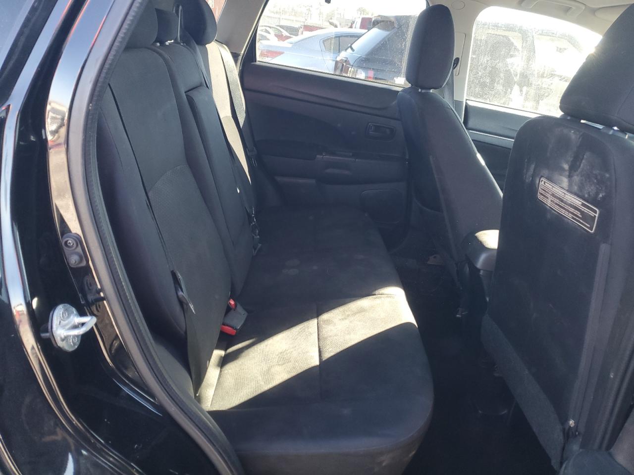 2015 Mitsubishi Outlander - Image 11