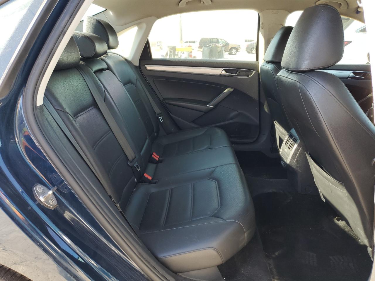 2019 Volkswagen Passat - Image 10