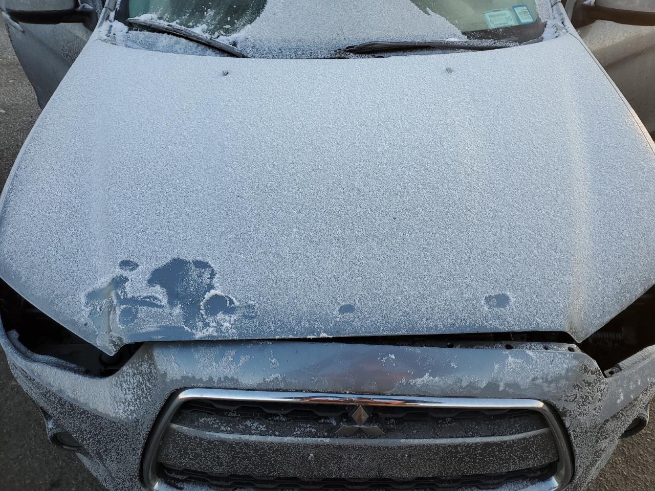 2014 Mitsubishi Outlander - Image 12
