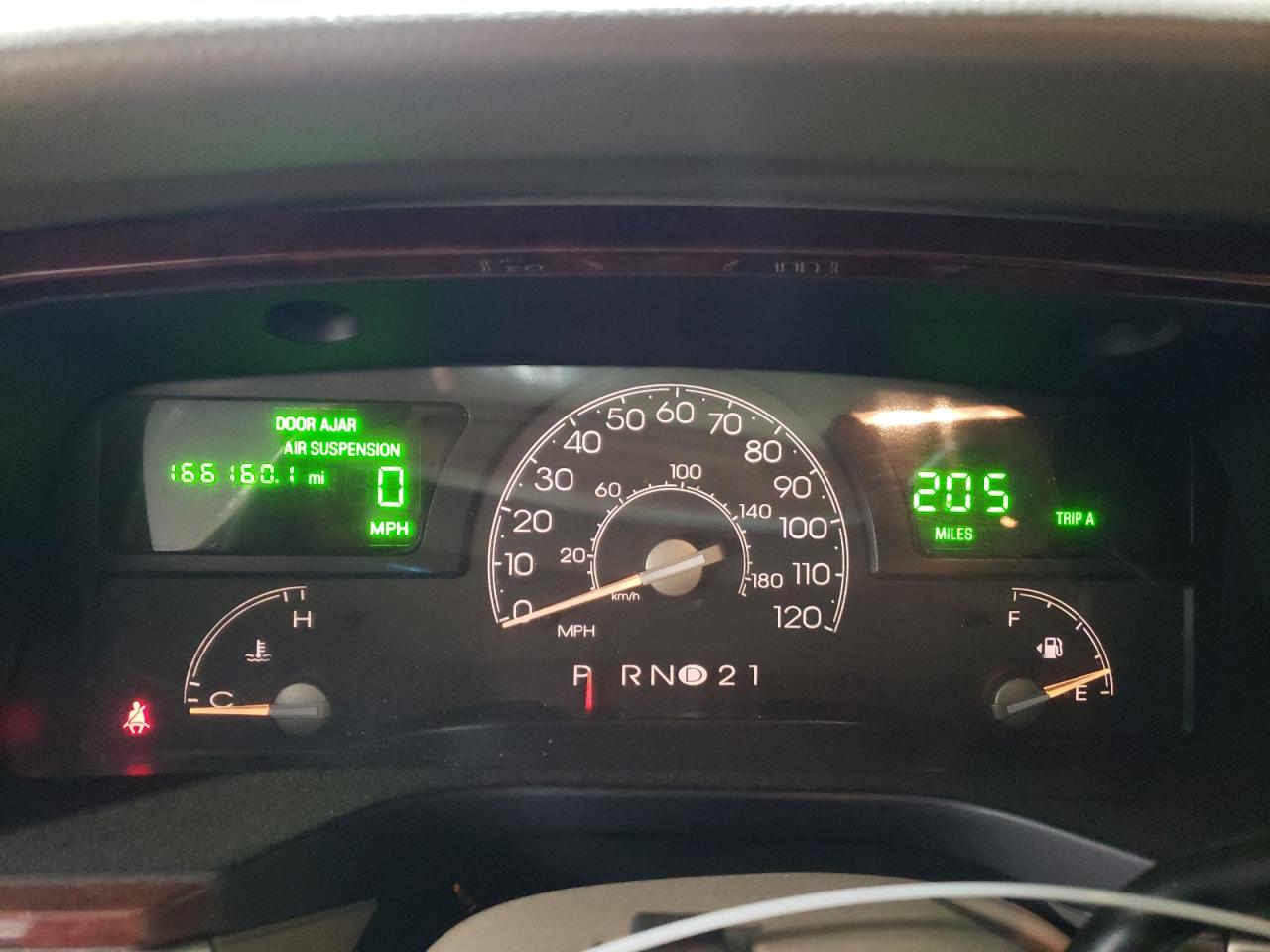 2004 Lincoln Town Car - Image 9