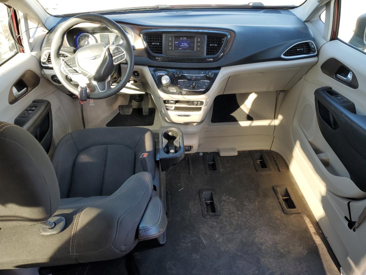 2017 Chrysler Pacifica - Image 8