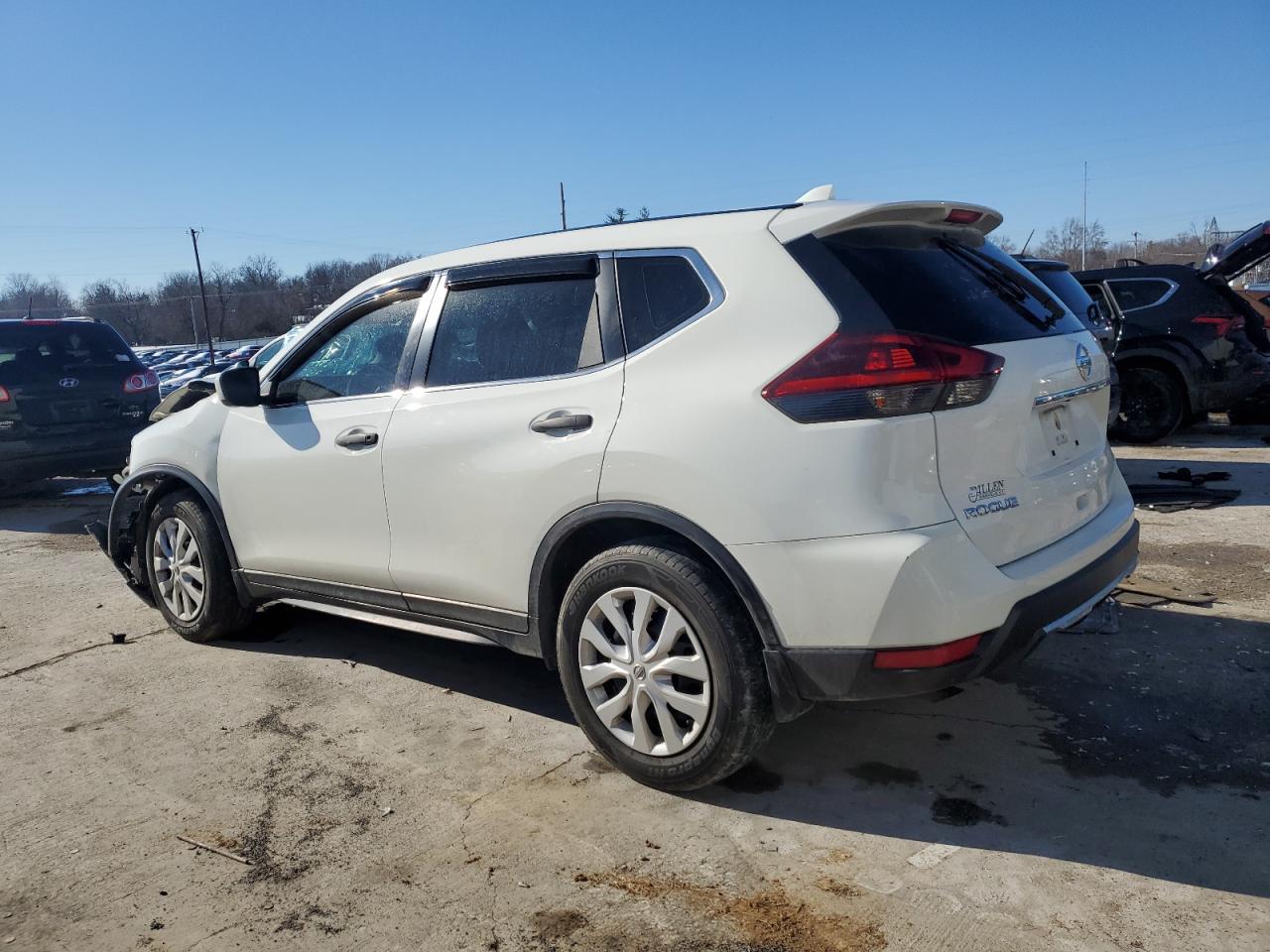2019 Nissan Rogue - Image 2
