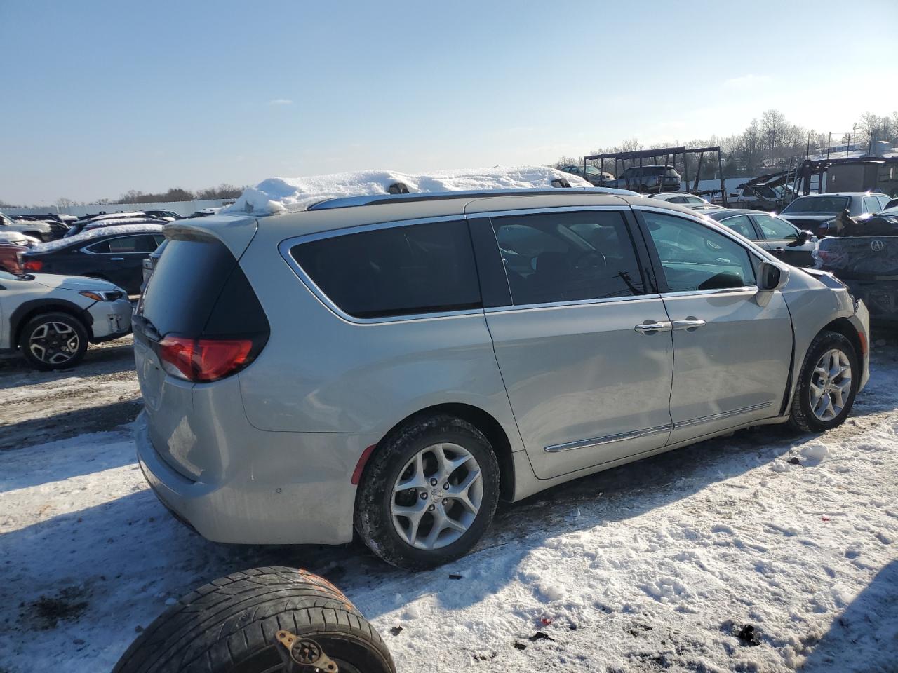 2017 Chrysler Pacifica - Image 3