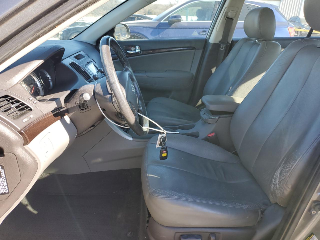 2009 Hyundai Sonata - Image 7