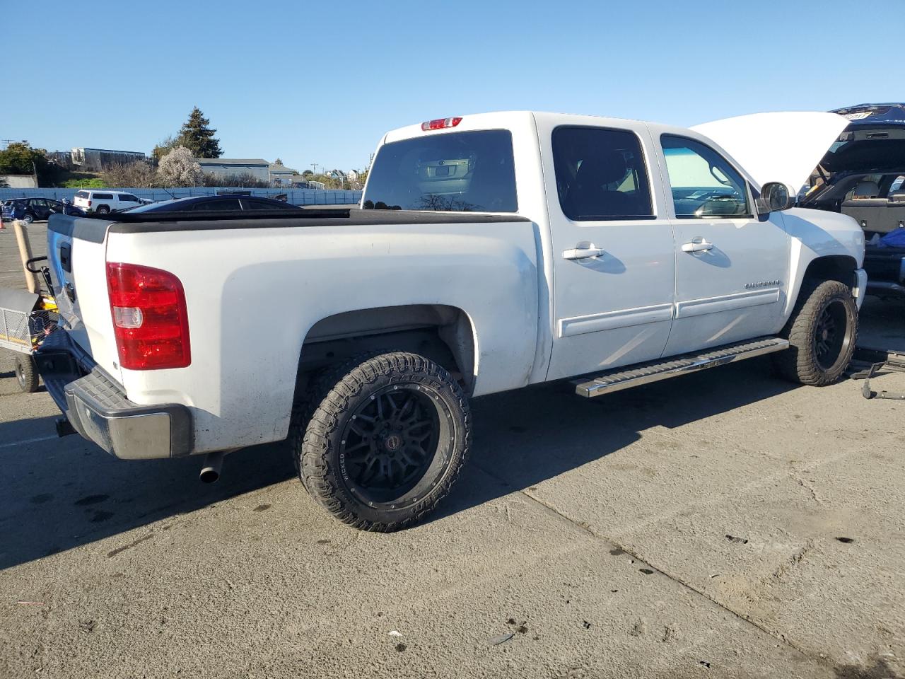 2011 Chevrolet Silverado - Image 3