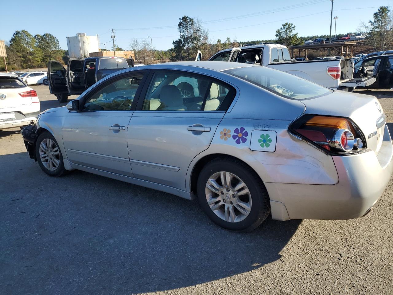2010 Nissan Altima - Image 2