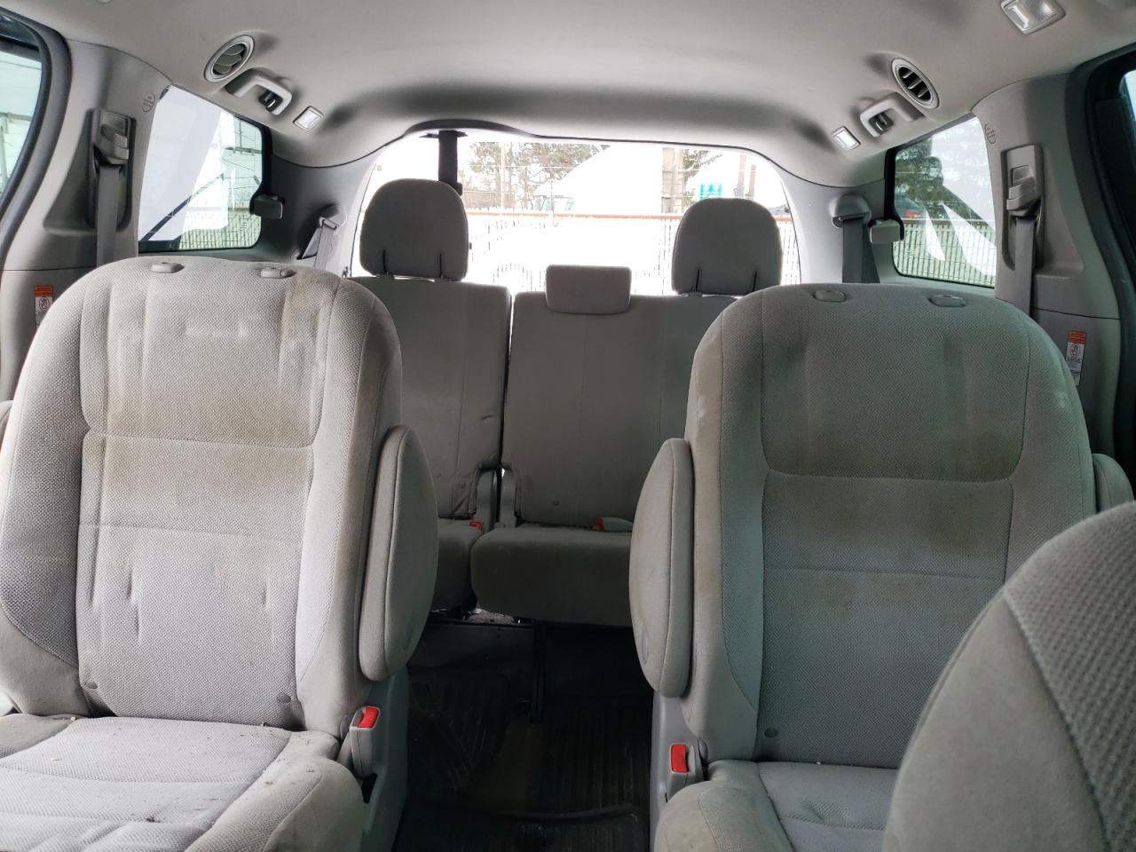 2015 Toyota Sienna - Image 10