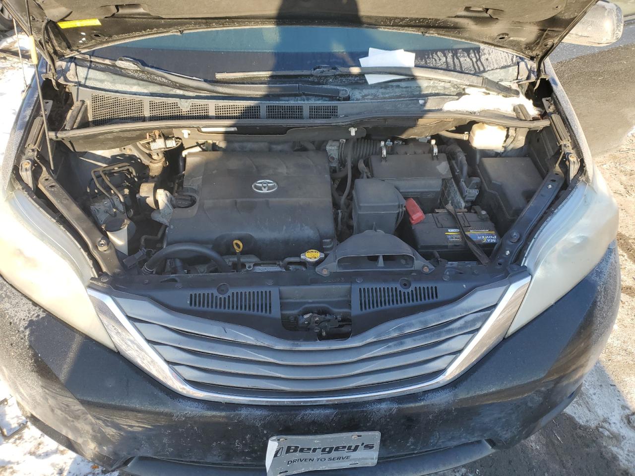 2011 Toyota Sienna - Image 12