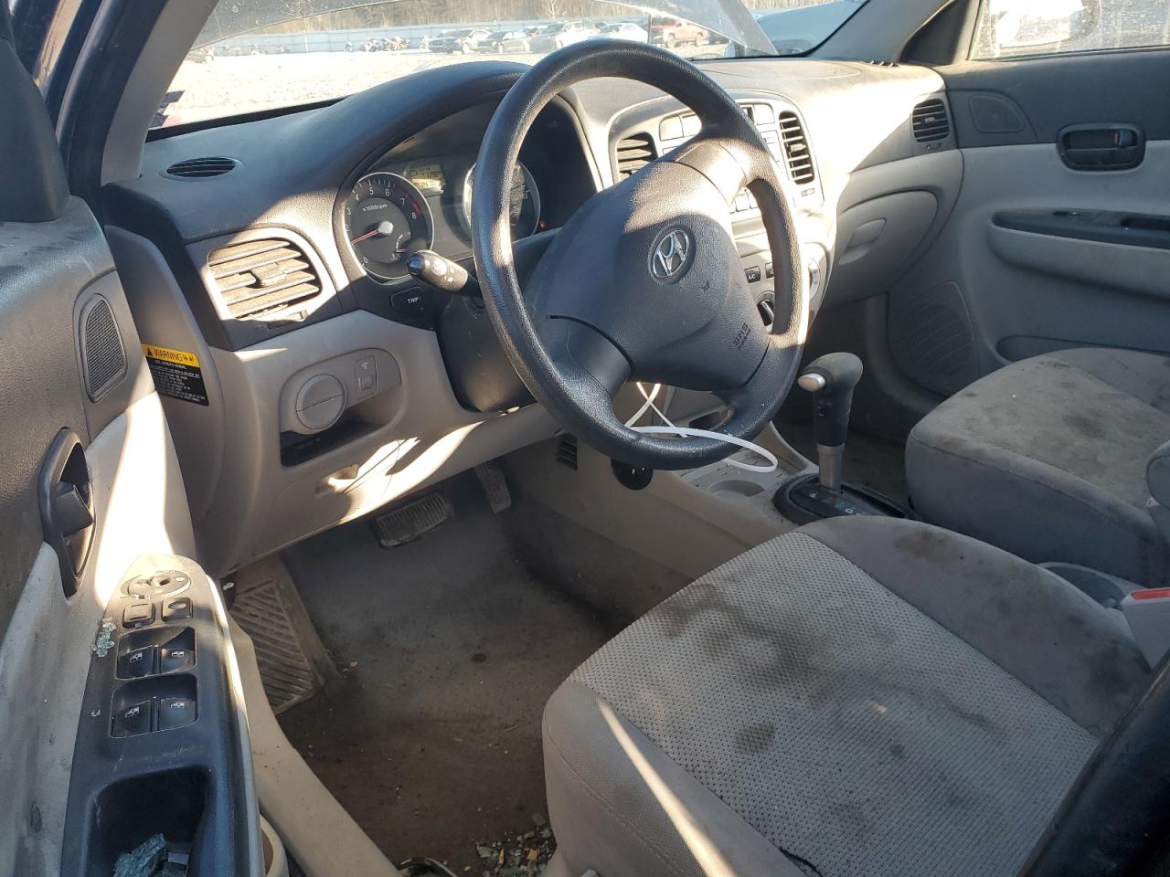 2007 Hyundai Accent - Image 8