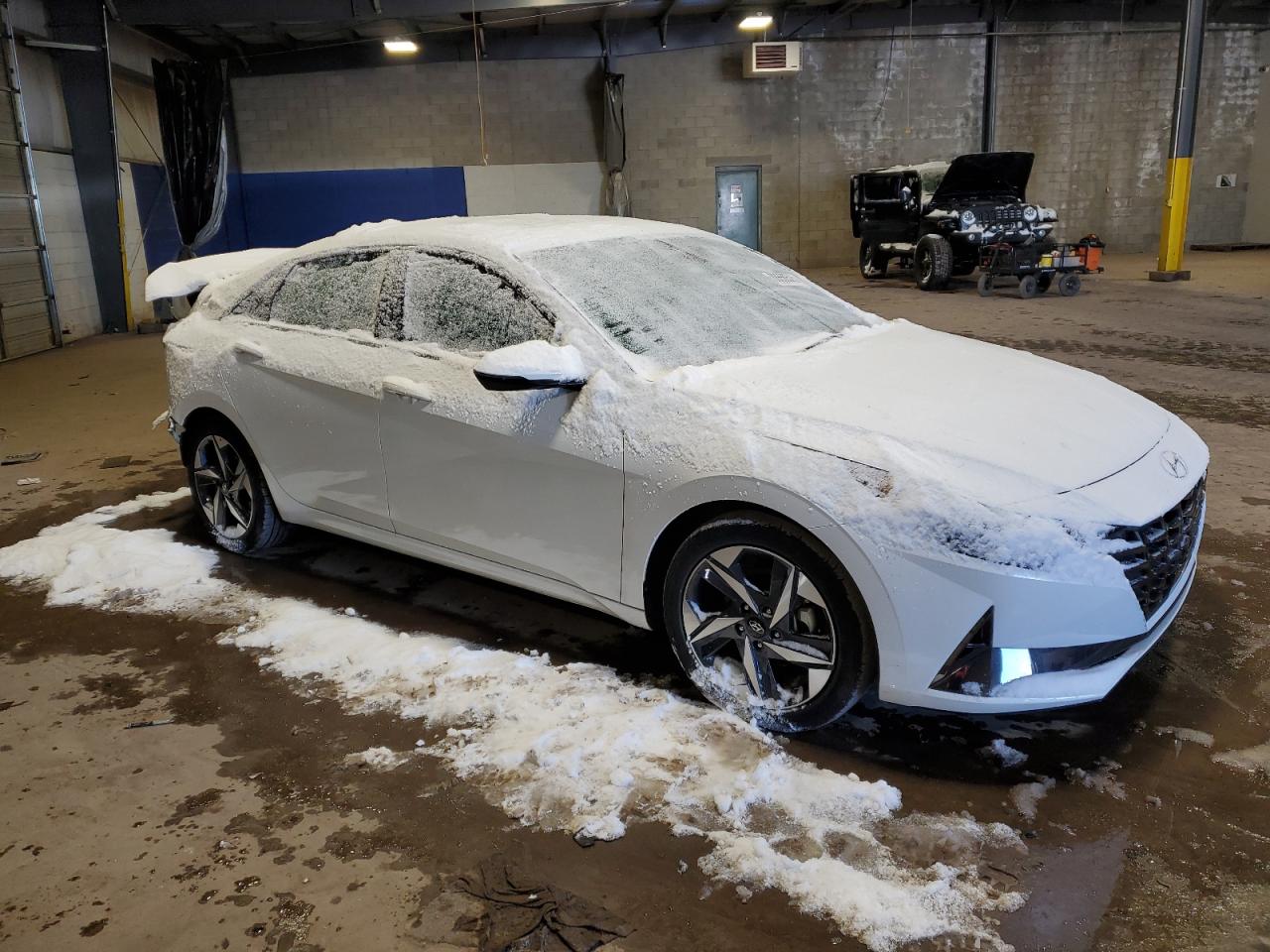 2023 Hyundai Elantra - Image 4