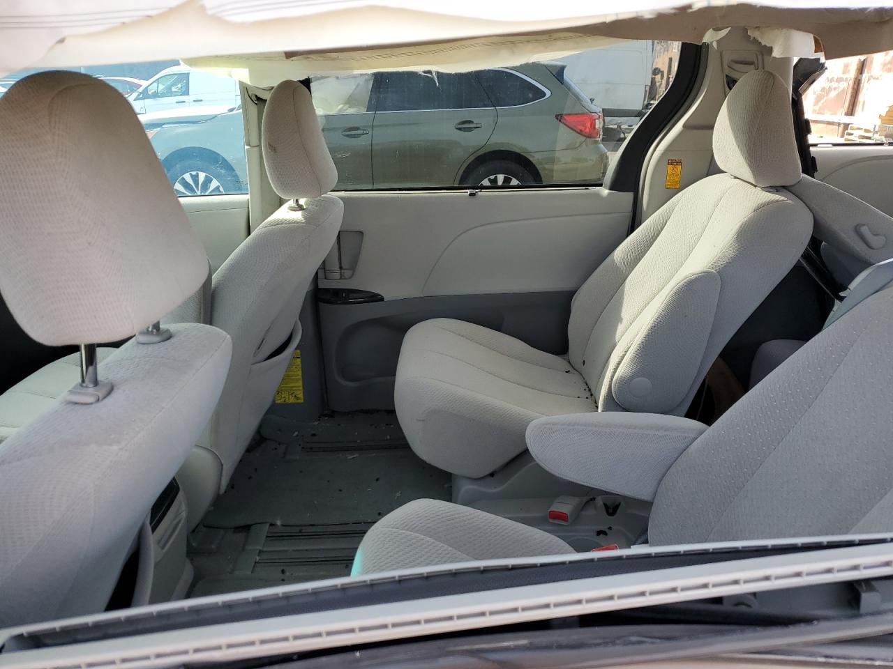 2014 Toyota Sienna - Image 12