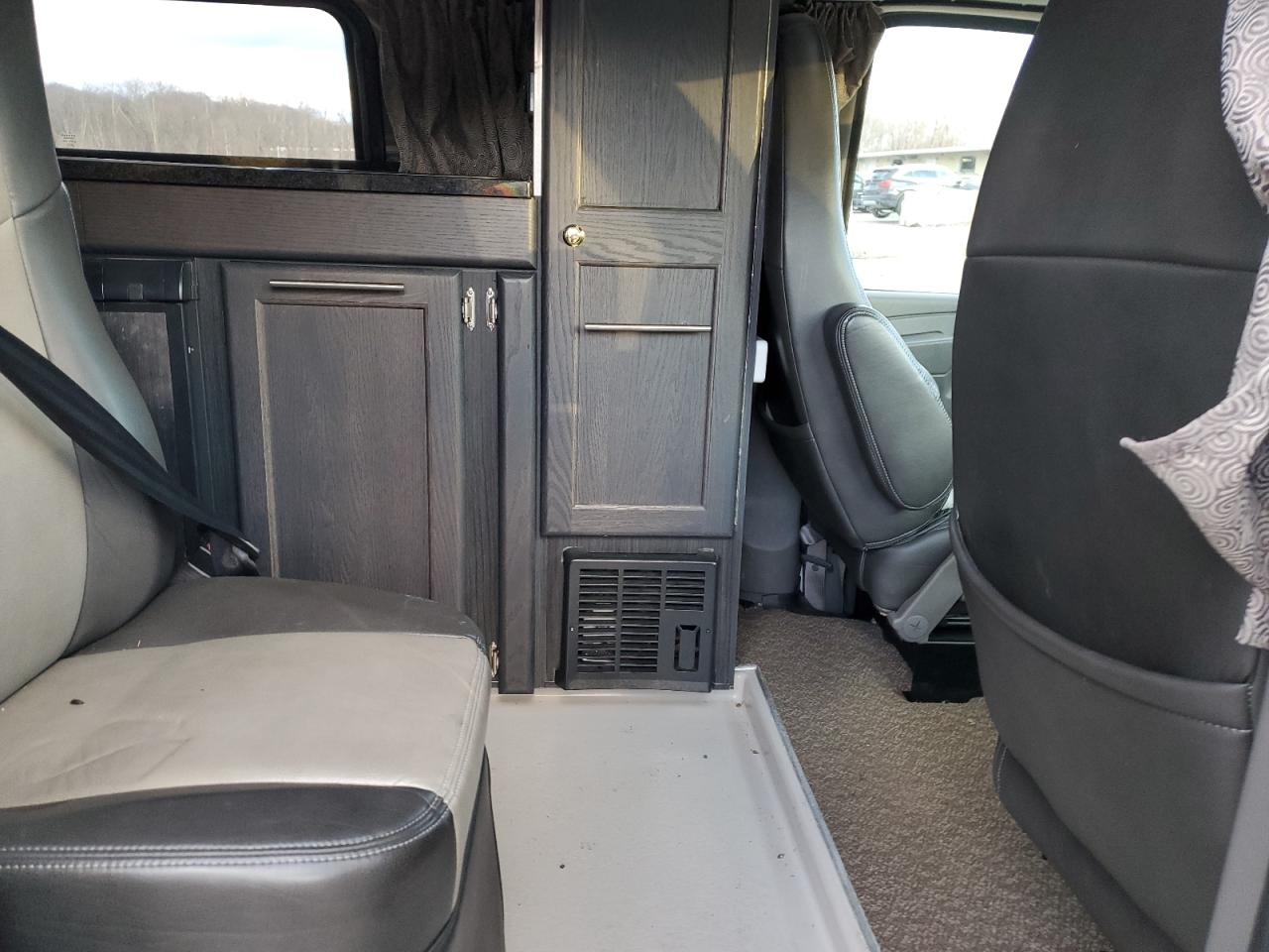 2014 Chevrolet Express - Image 6