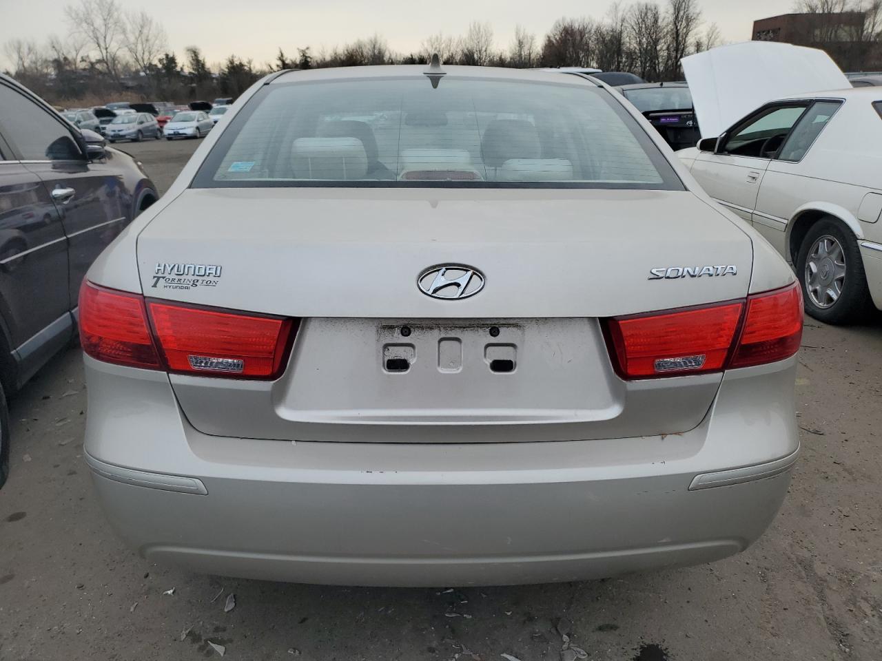 2010 Hyundai Sonata - Image 6