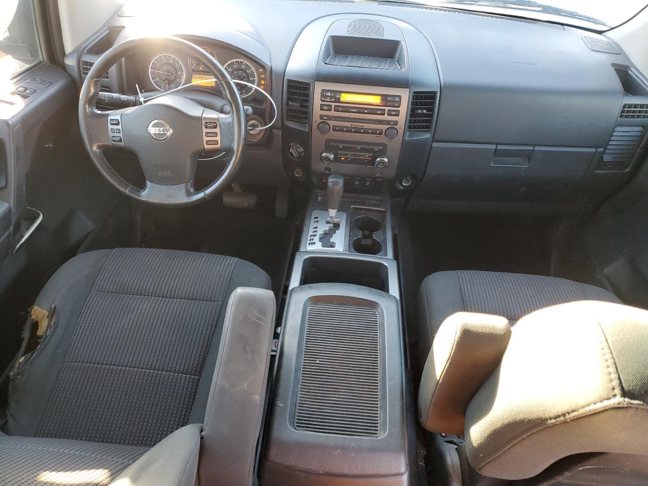 2011 Nissan Titan - Image 8
