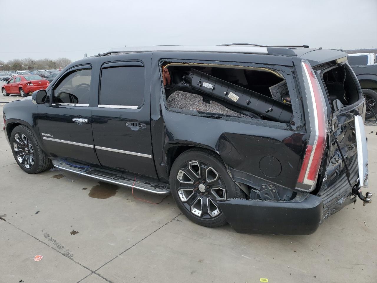 2012 GMC Yukon - Image 2