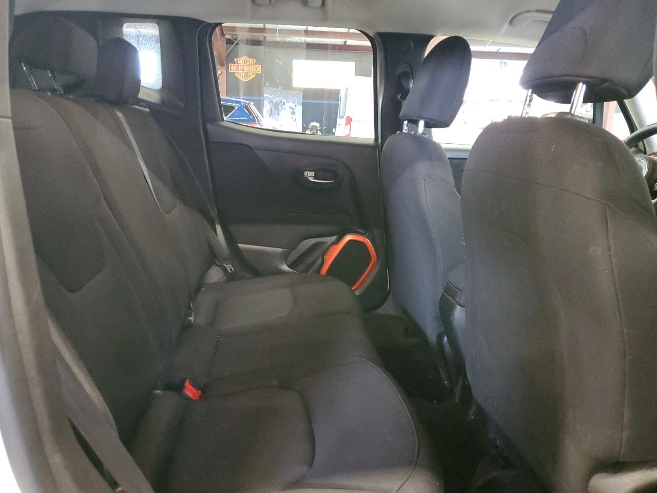 2018 Jeep Renegade - Image 11