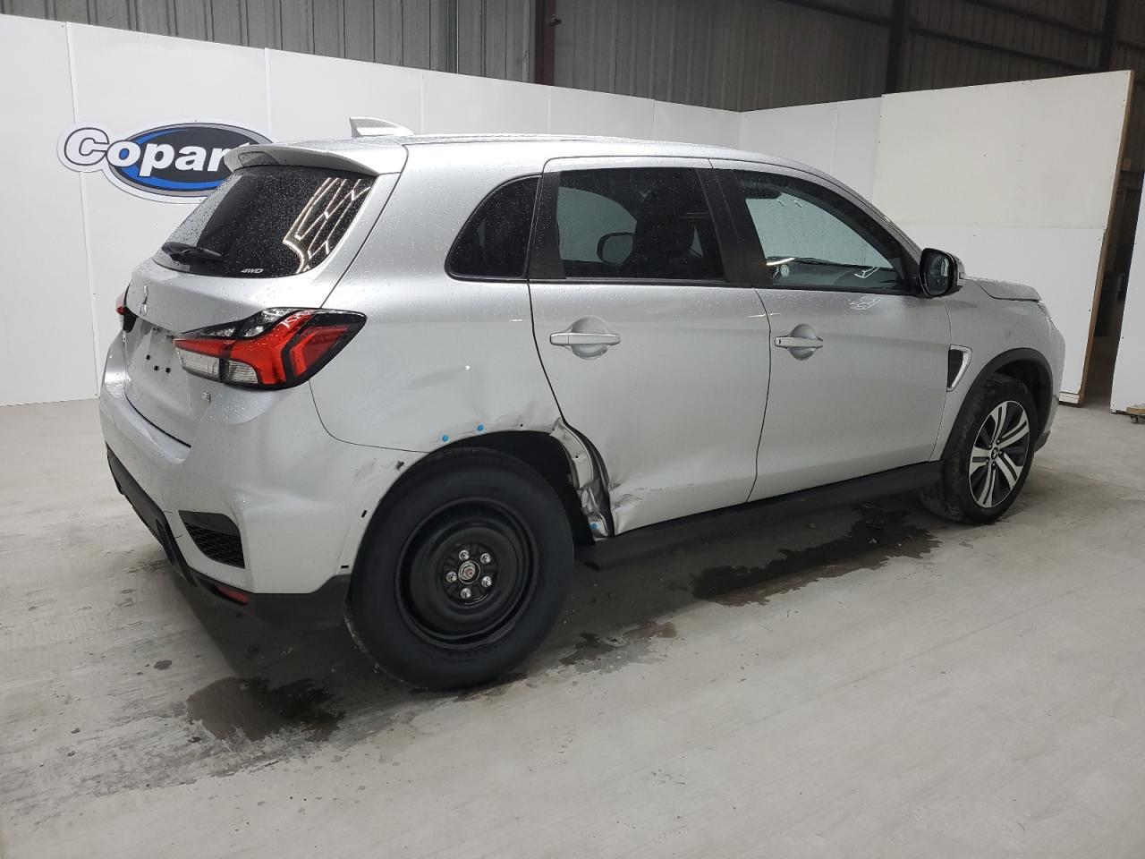2024 Mitsubishi Outlander - Image 3
