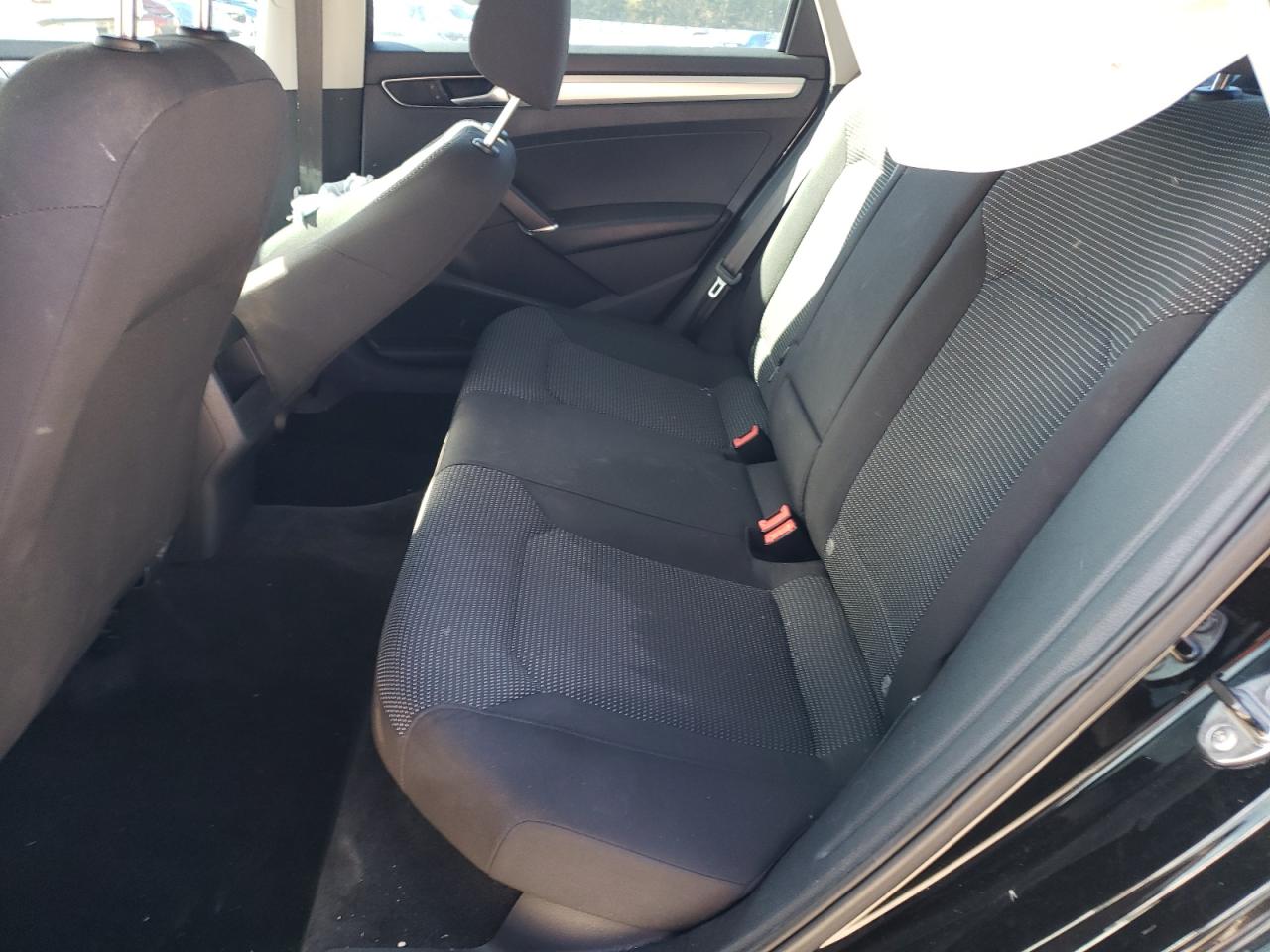 2016 Volkswagen Passat - Image 10