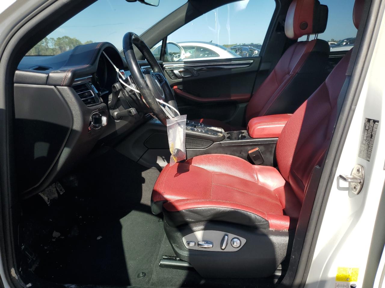 2020 Porsche Macan - Image 7