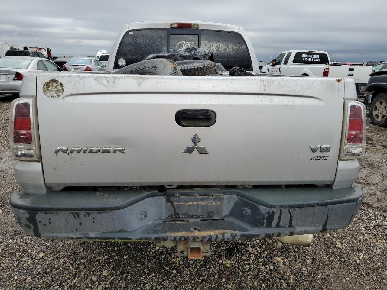 2006 Mitsubishi Raider - Image 6