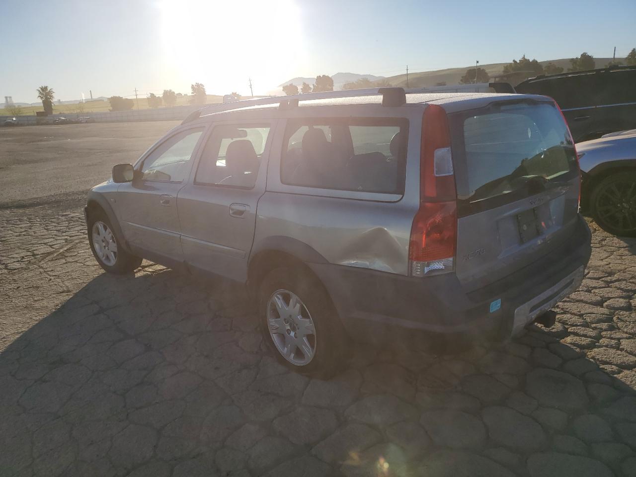 2005 Volvo XC70 - Image 2