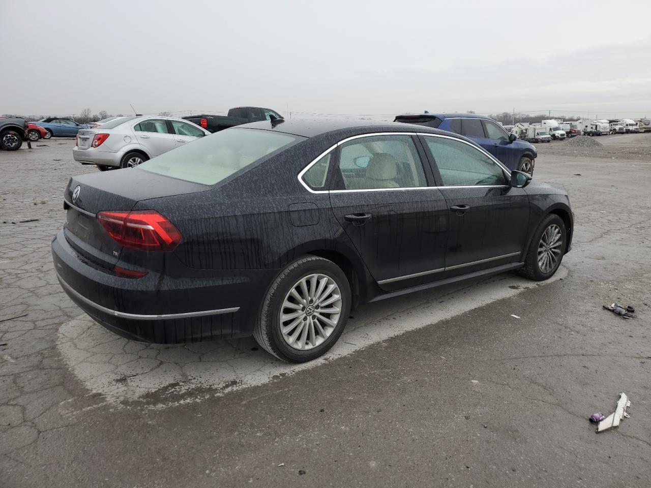 2017 Volkswagen Passat - Image 3