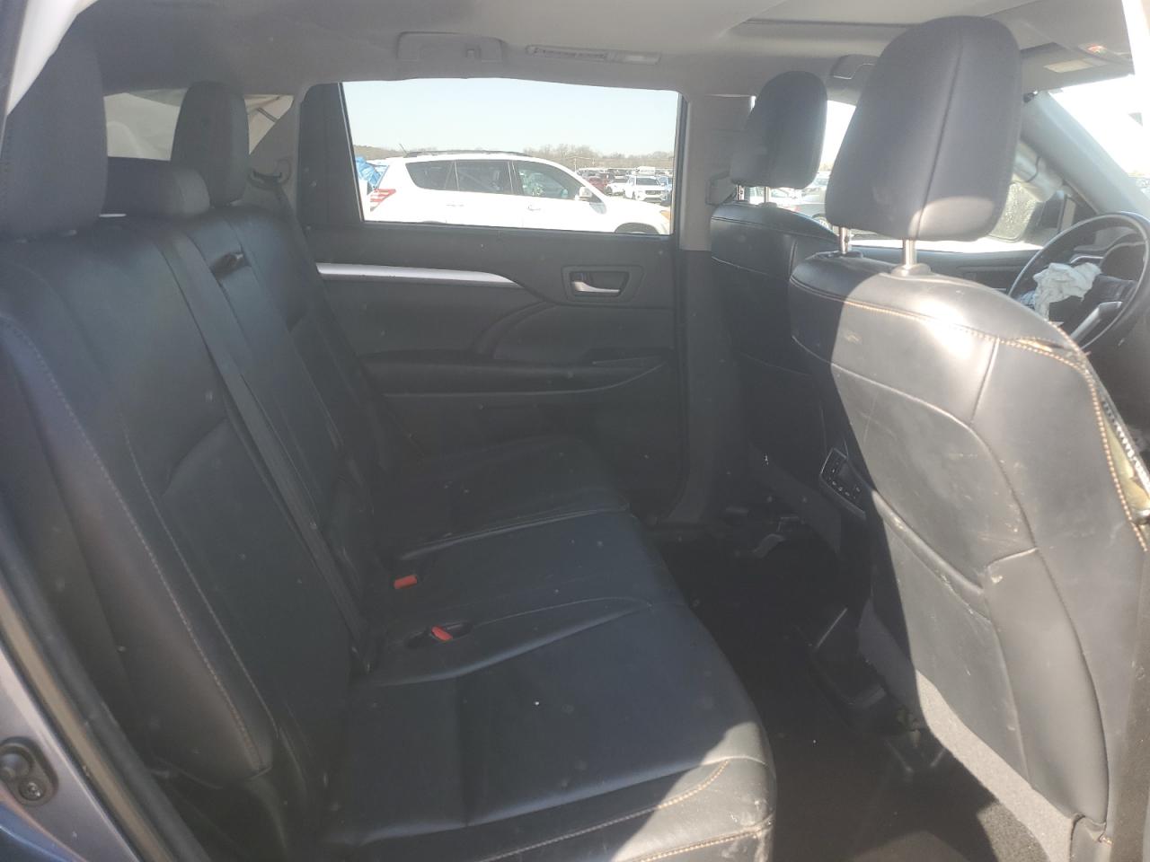 2015 Toyota Highlander - Image 11